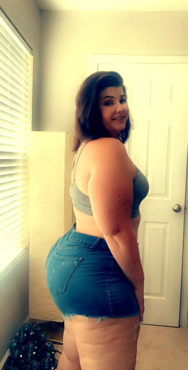 Gordita linda con actitud 357
