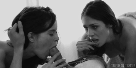 Mujeres compartiendo pija