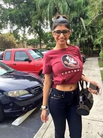 Mia Khalifa, GIF ❤️