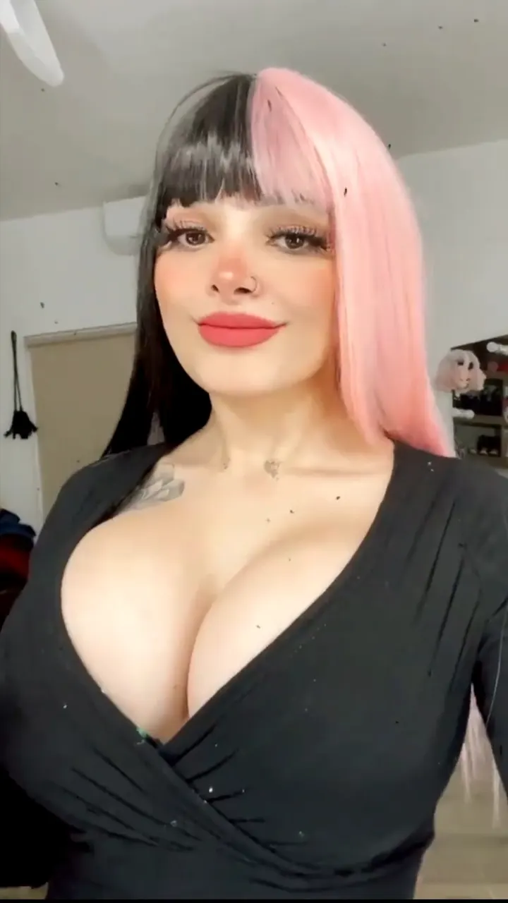 Karely ruiz y sus Enormes tetas