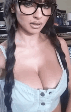 a pelar esas tetas