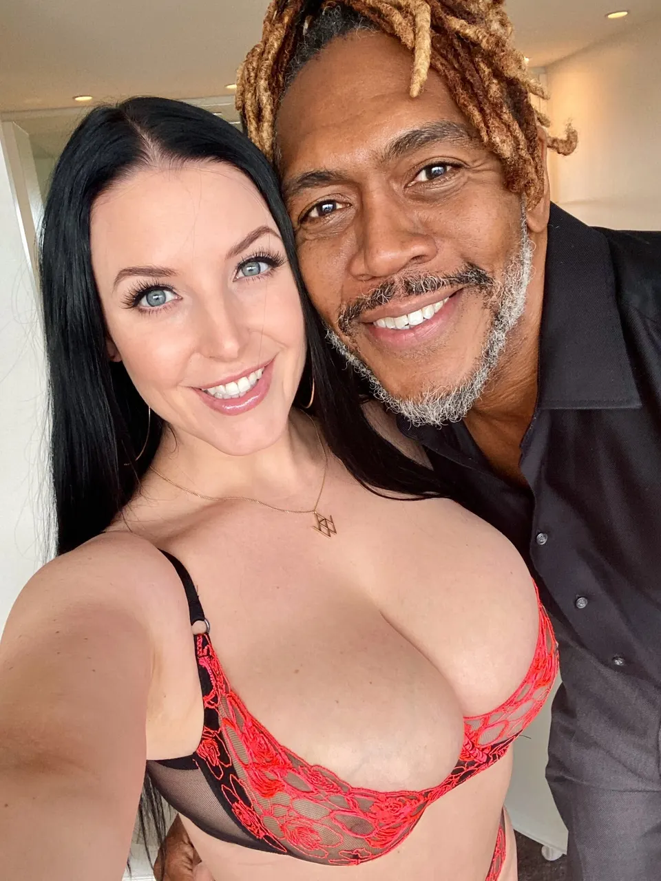 Angela White: feliz cumple