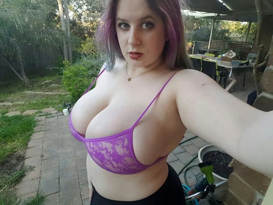 Gordita linda con actitud 358