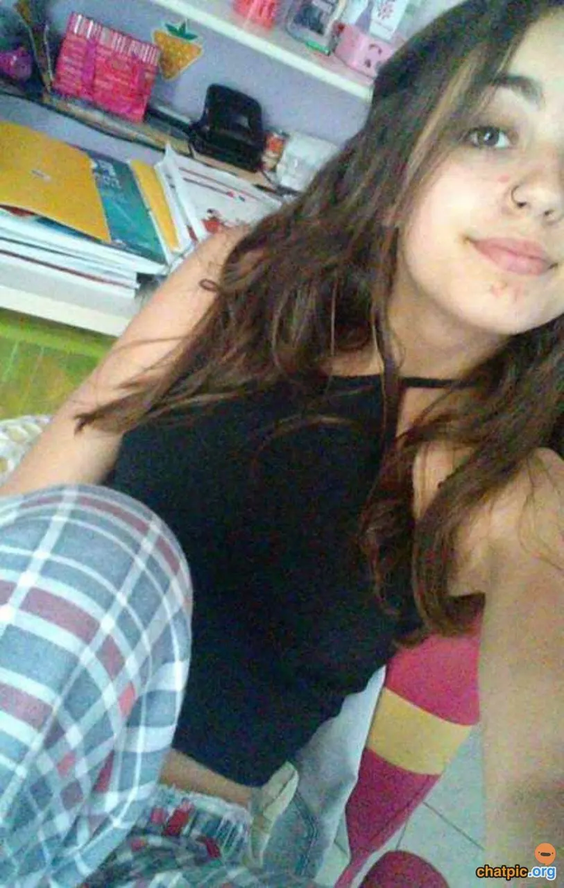 hermosa pendeja mostrandose