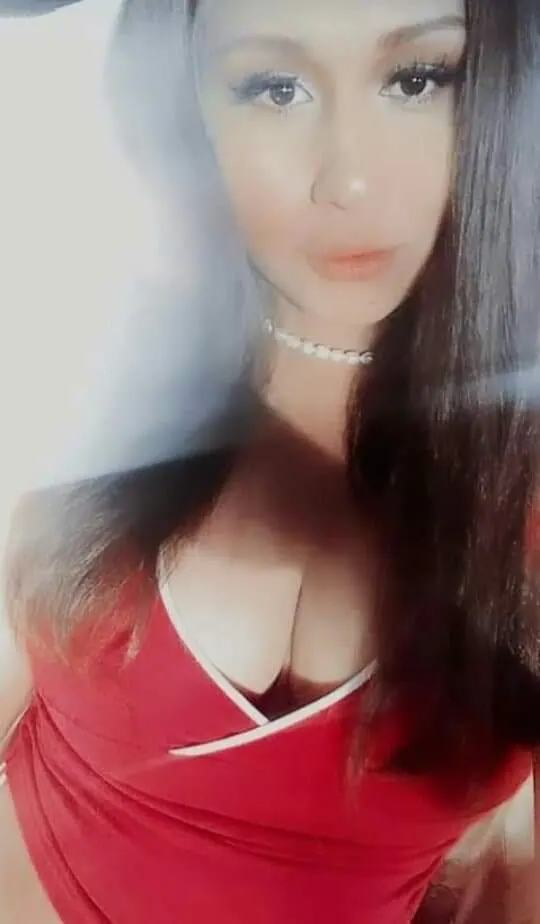 Amiga tetona y culona con derecho