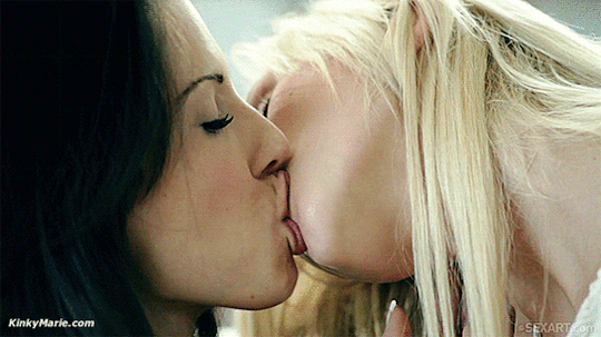 Amor entre mujeres (final con strap-on)