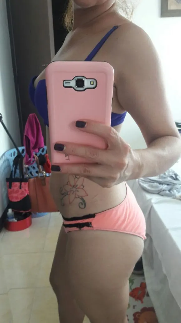 Hermosa dama blanca
