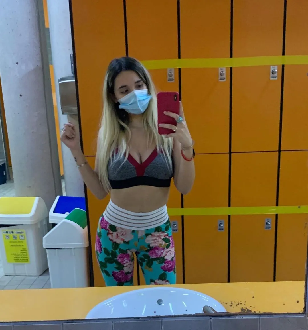 Loriana, pendeja con tremendo burrote