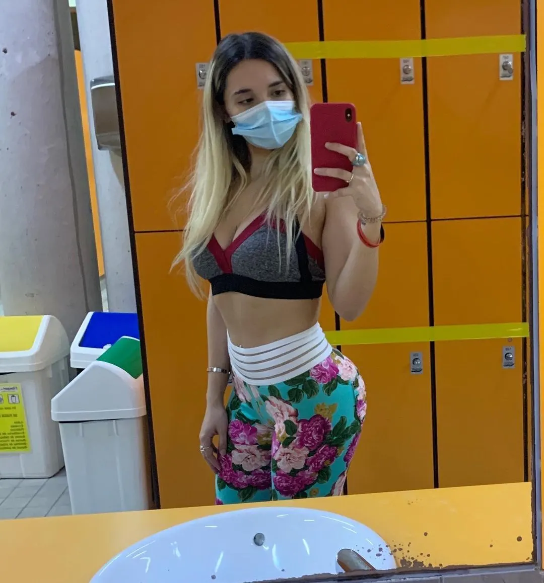 Loriana, pendeja con tremendo burrote