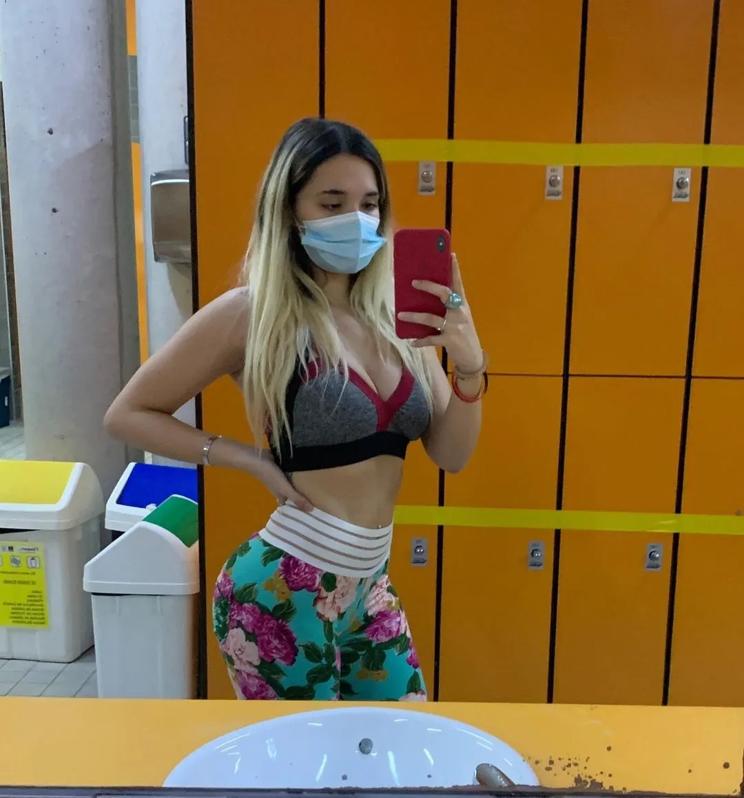 Loriana, pendeja con tremendo burrote
