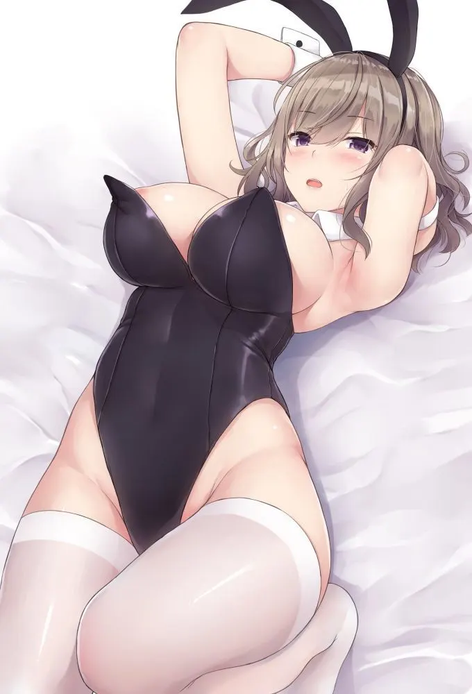 Bikini y cosplay de conejita hentai