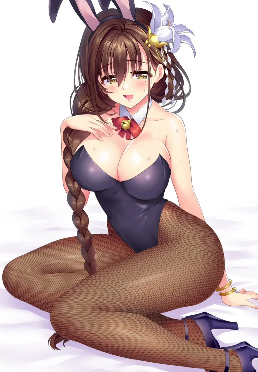 Bikini y cosplay de conejita hentai