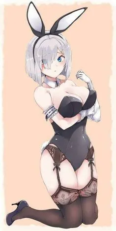 Bikini y cosplay de conejita hentai