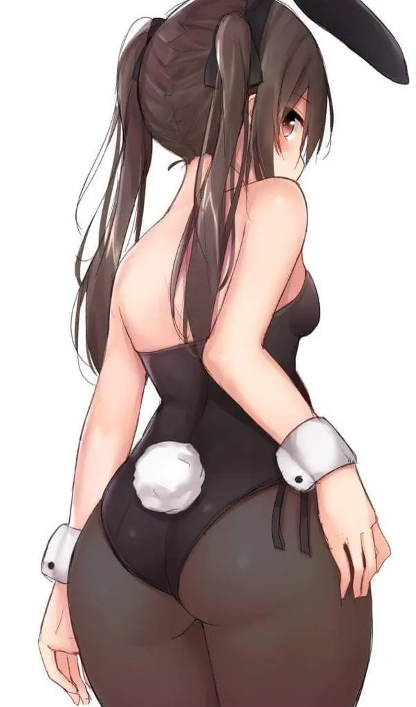 Bikini y cosplay de conejita hentai