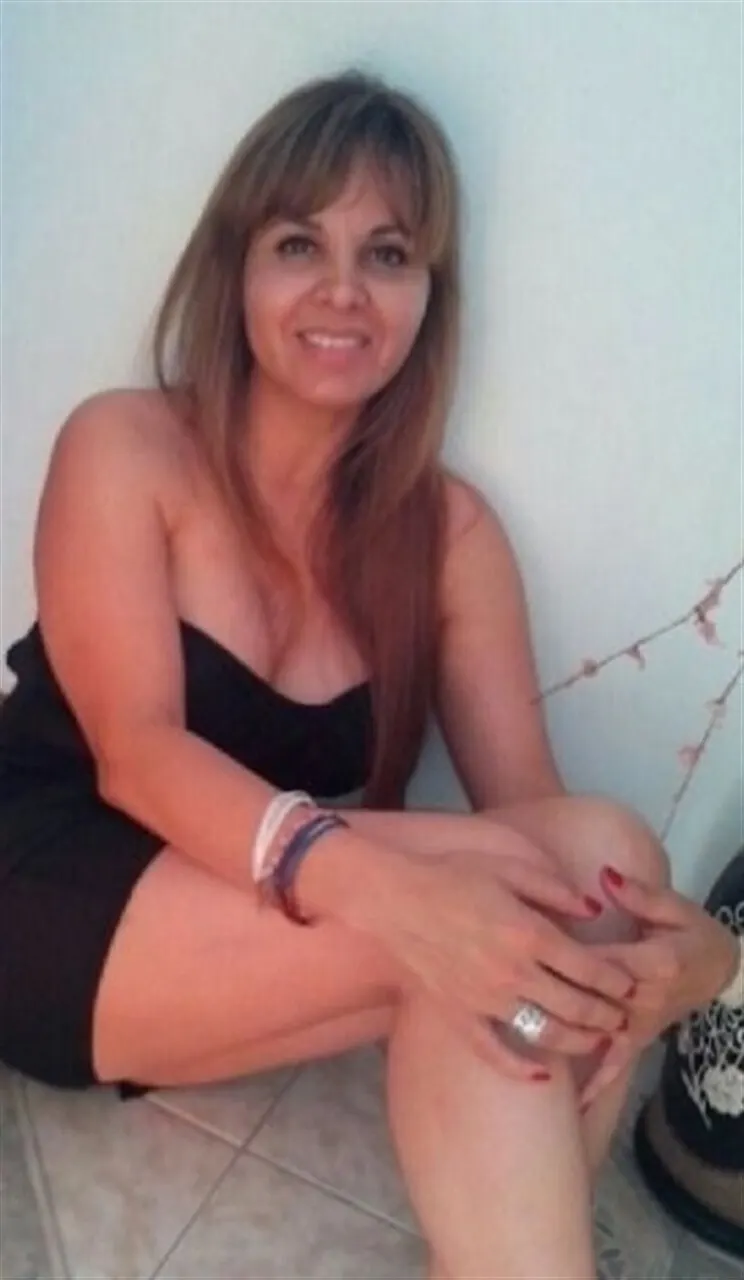 Una linda hembra bien putona