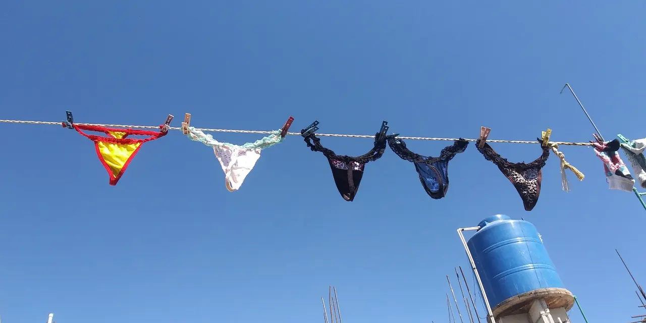 Tanguitas de mi esposa nalgona cachonda