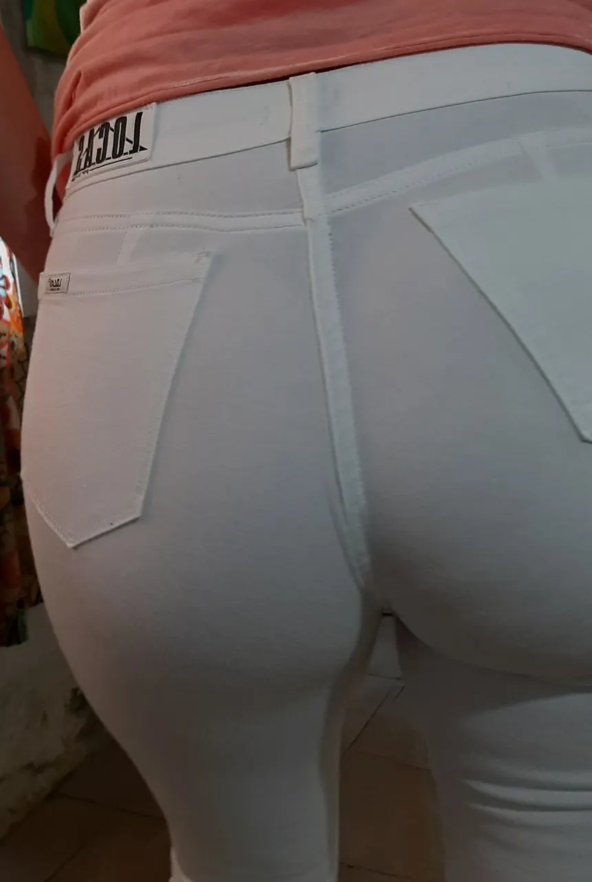 gif :pantalon blanca y tanga blanca salida...