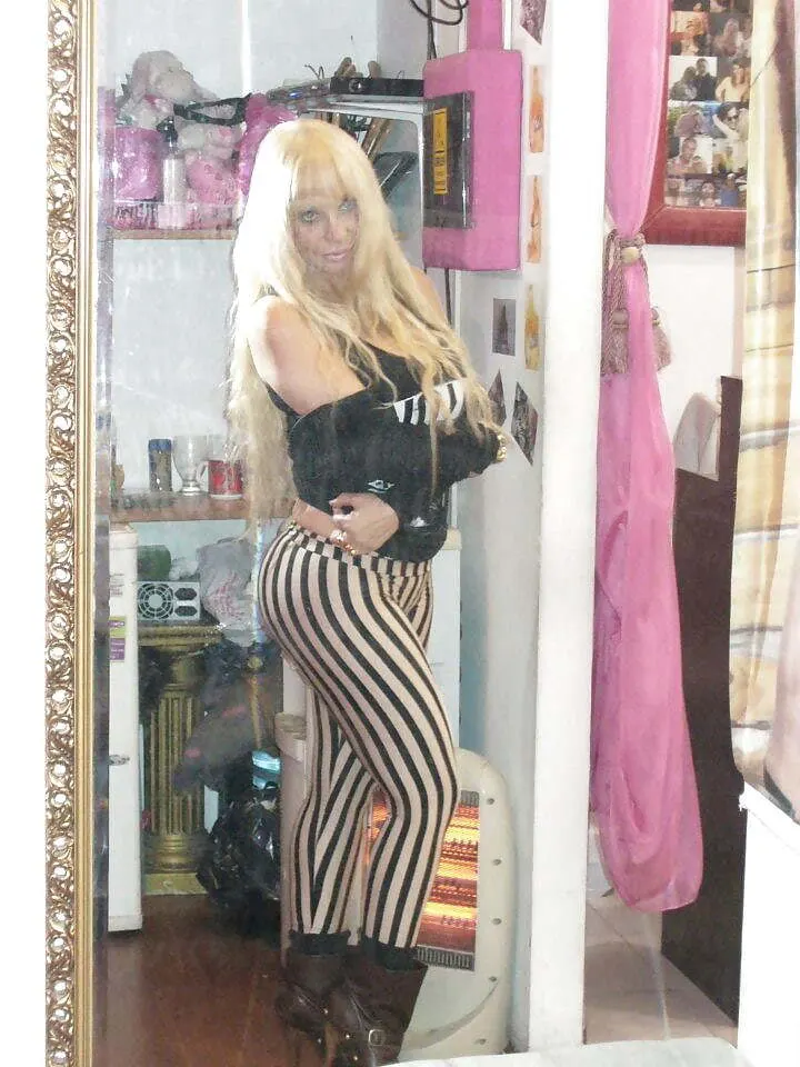 Barby Pop... De Reina De La Salada... A Gato Argento...