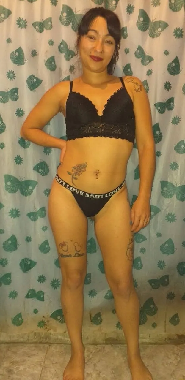 Marido comparte su mujer con amigos- 6 videitos