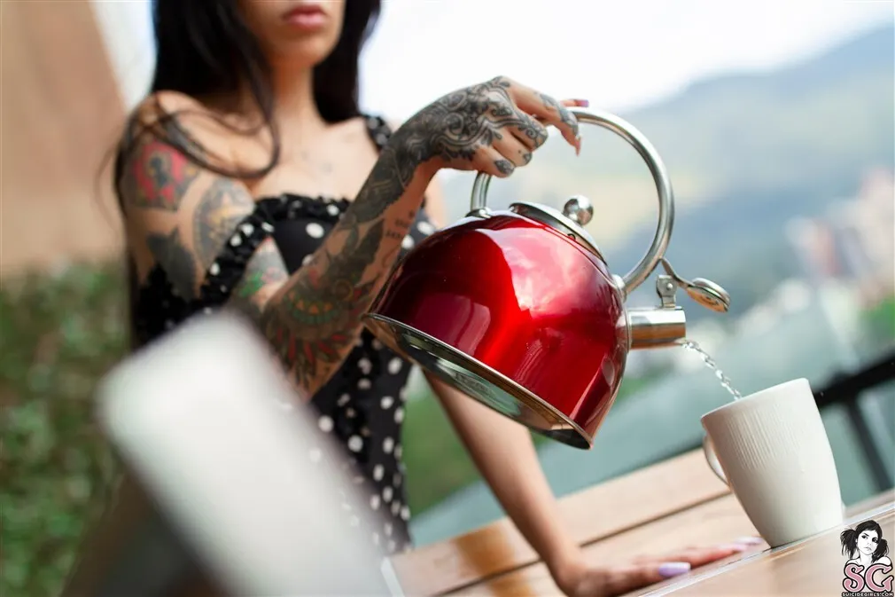 Coralinne Suicide, Tea in the Mountains