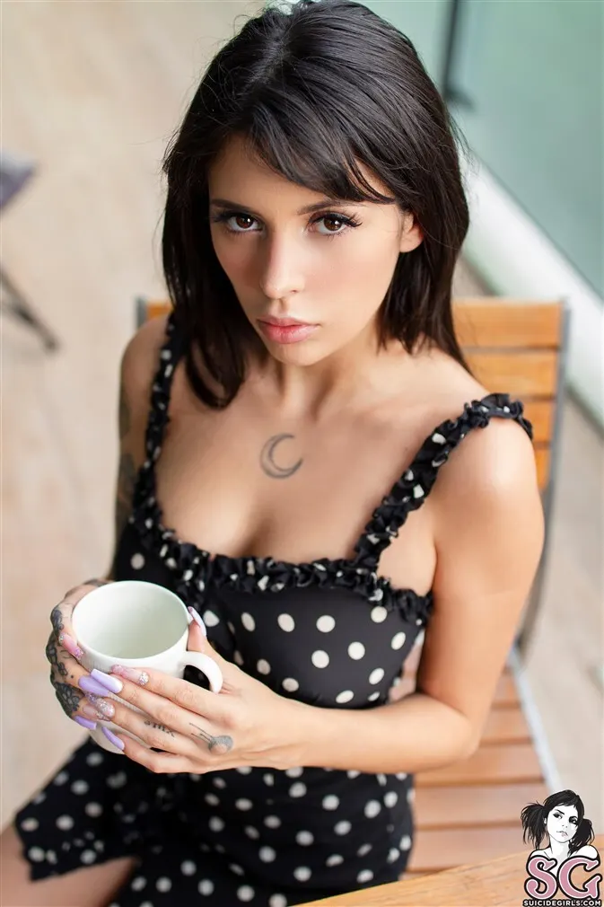 Coralinne Suicide, Tea in the Mountains