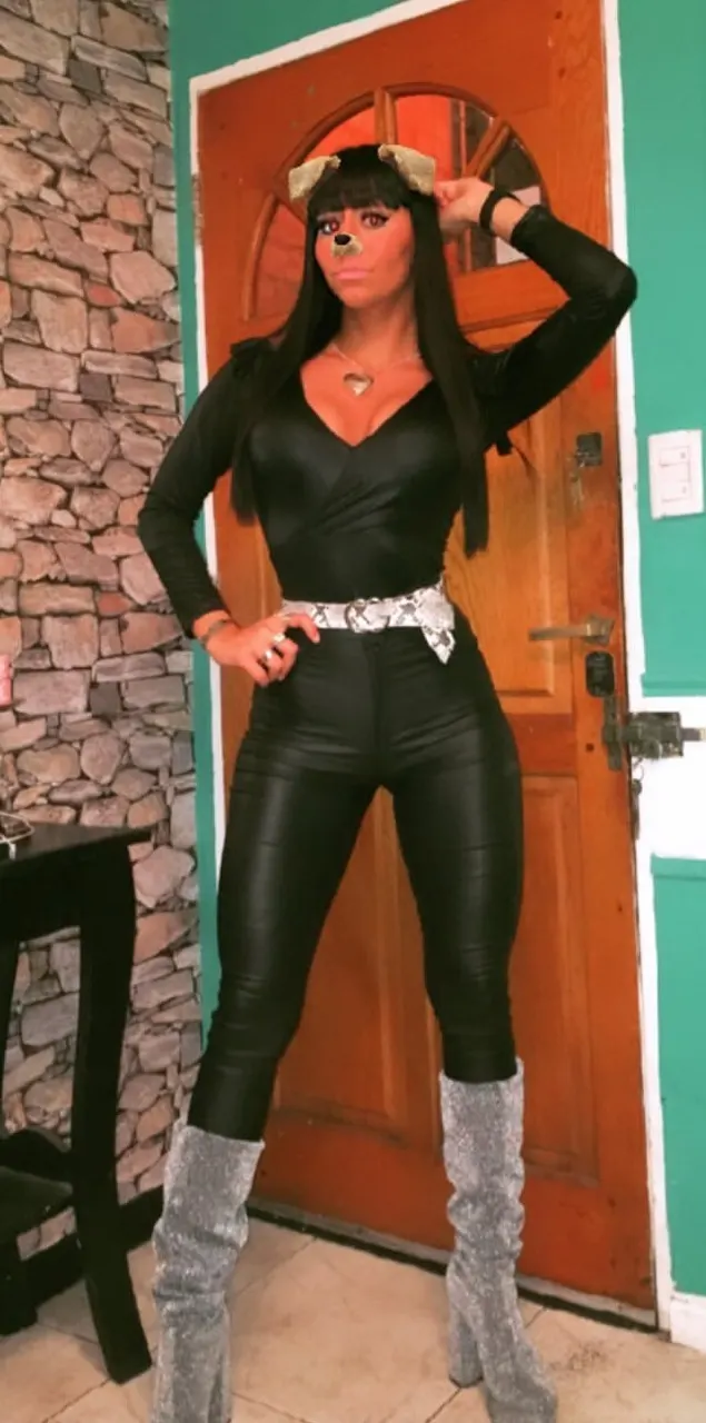 Karen Romina, Karenciitaa Enrique