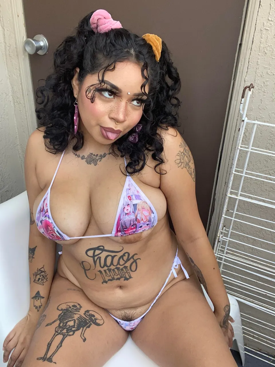 una delicia de coño grande y tetas espectaculares