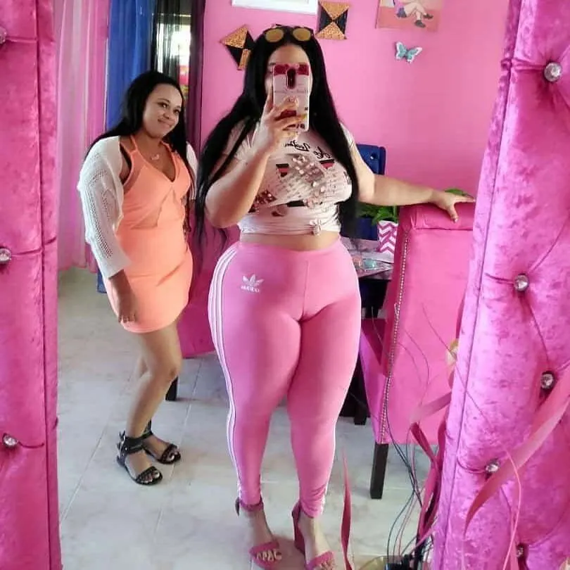 Puntua, y comenta si alguna foto te la pone dura..