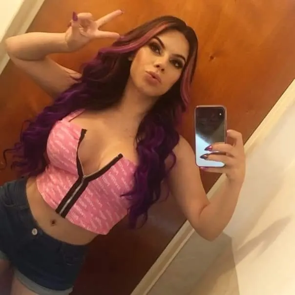 Lizbeth Rodríguez rica youtuber con grades tetas....