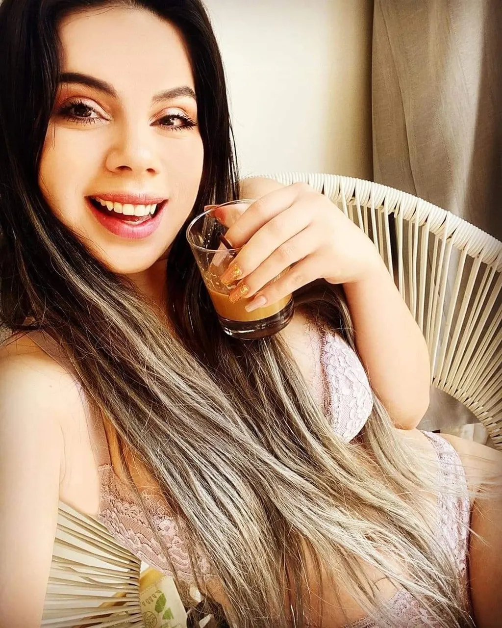 Lizbeth Rodríguez rica youtuber con grades tetas....