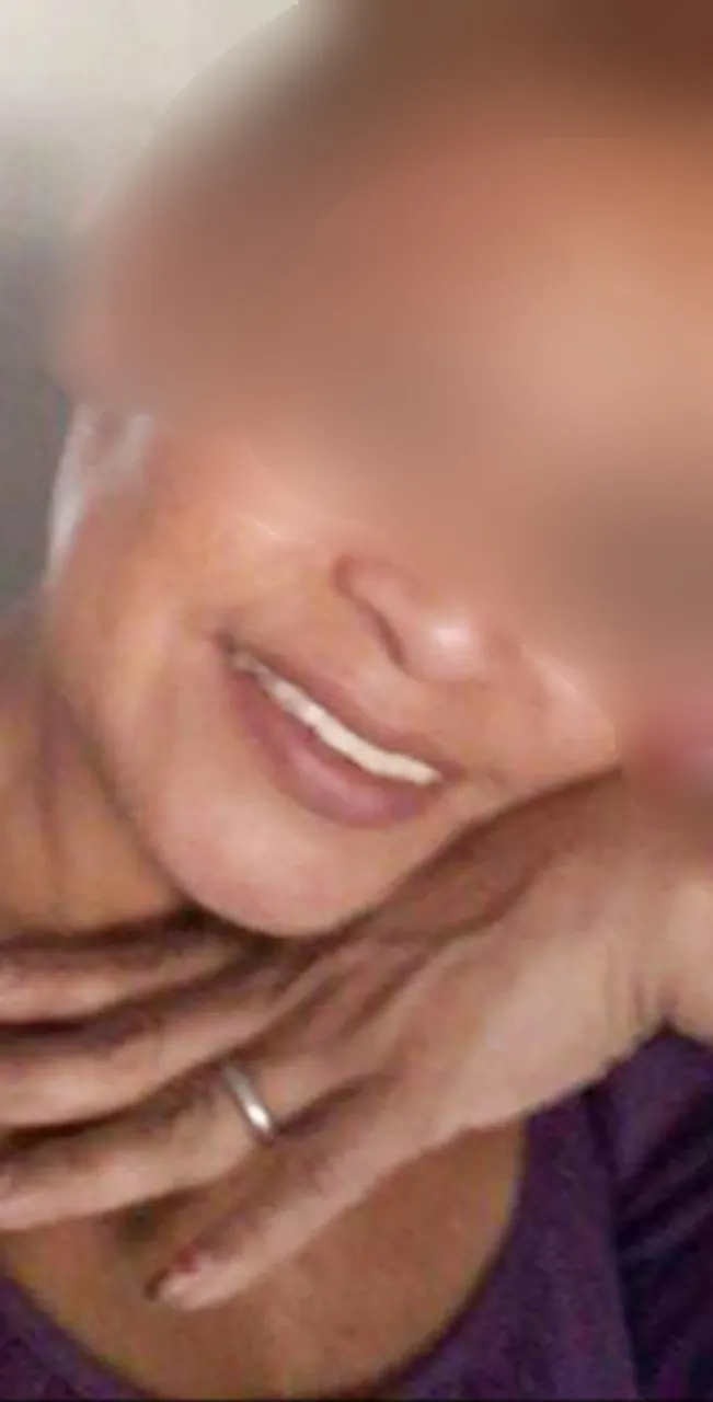 Me encanta cuando muestra el anillo para un buen anal