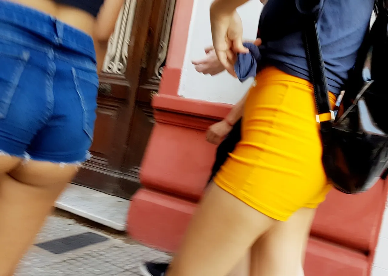 Por La Calle..culos ,tetas,papos