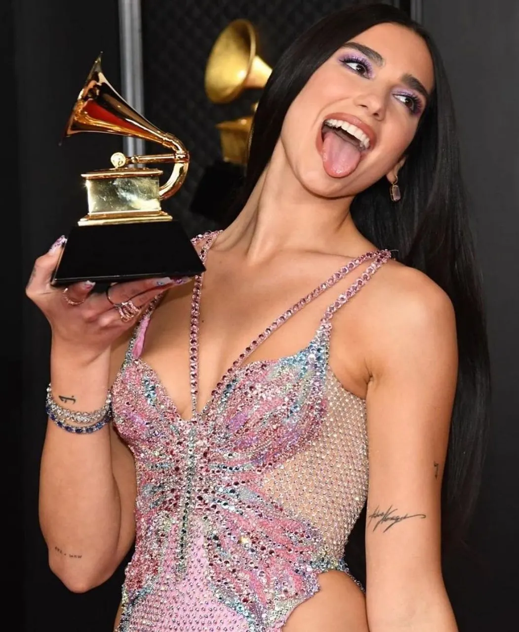 Dua Lipa en los Grammys 2021 😍