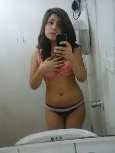Pendejas putas, tetonas, selfies.