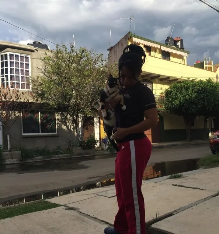 Como ven a mi tía? Ya esta grande pero pide verga