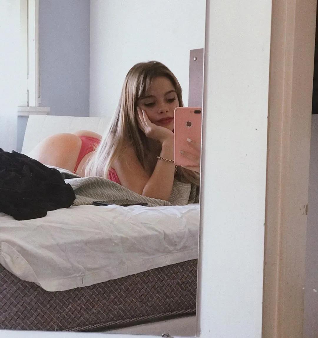 Rubia hermosa para cogerla 24/7