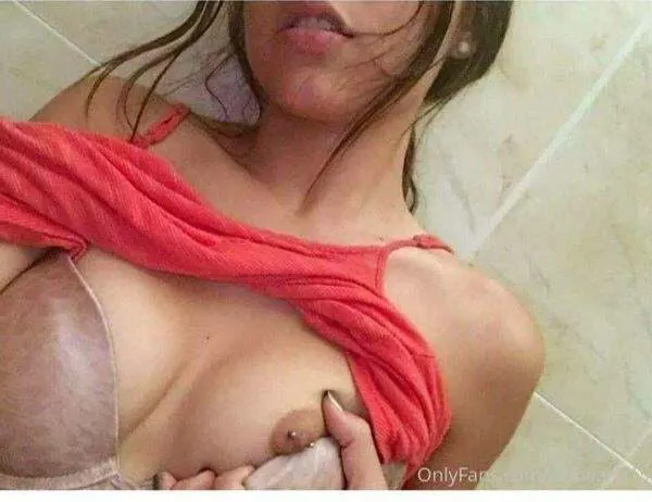Camila Navarro desnuda