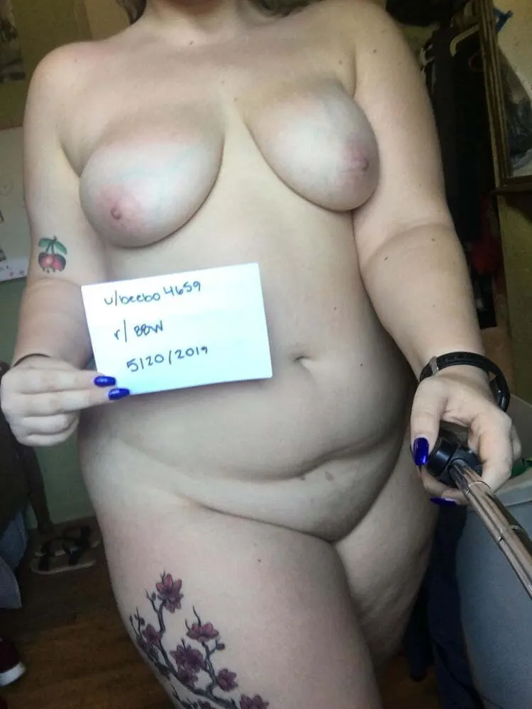 una linda gordibuena rubia