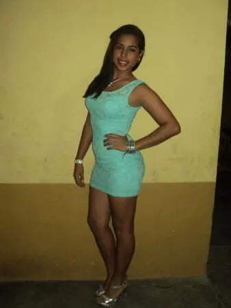 Una Flaca Muy Caliente Y Hermosa.