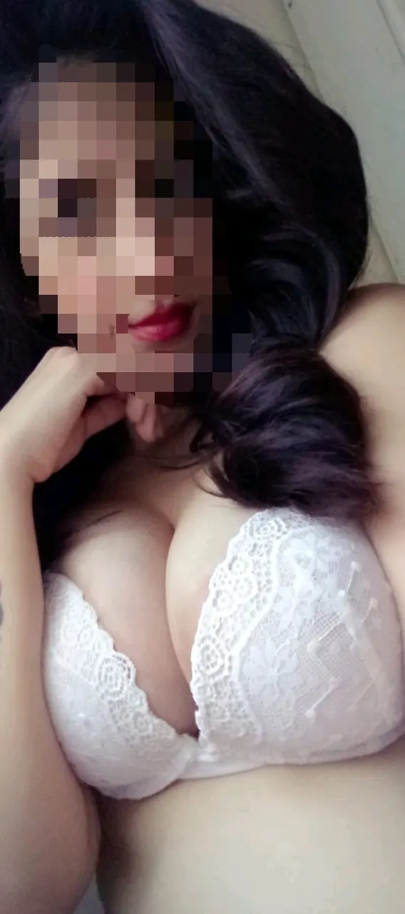 Ahora por delante, las tetas de mi esposa...