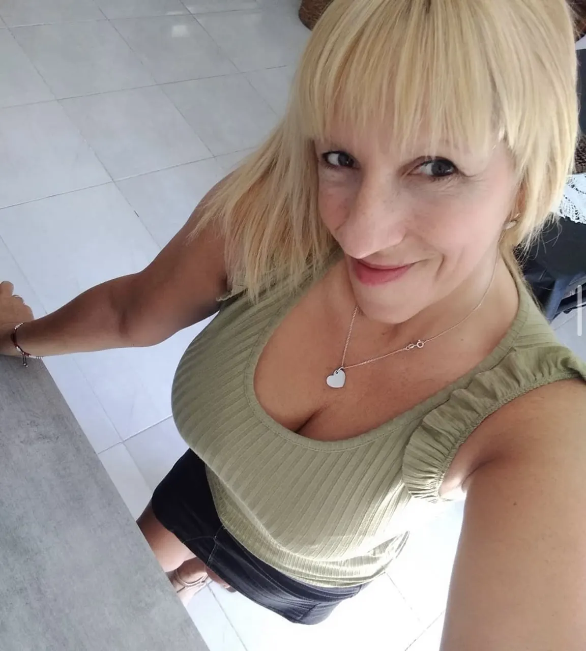 Amiga madura tetóna de IG