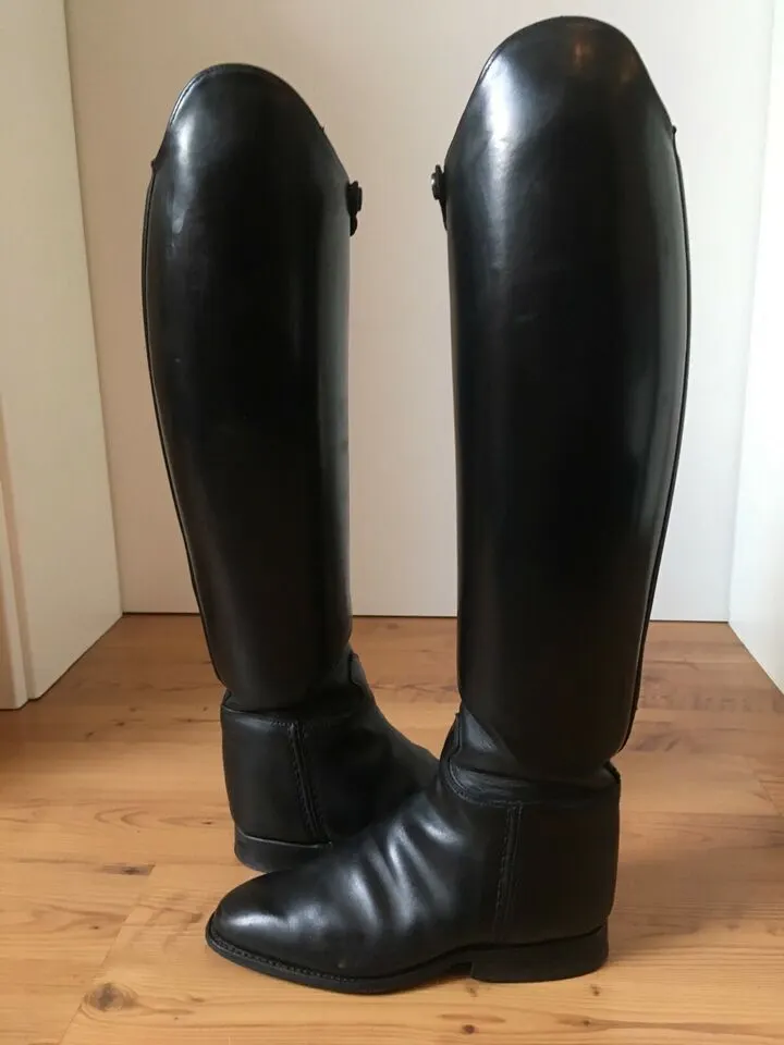dominatrix boots y algo mas