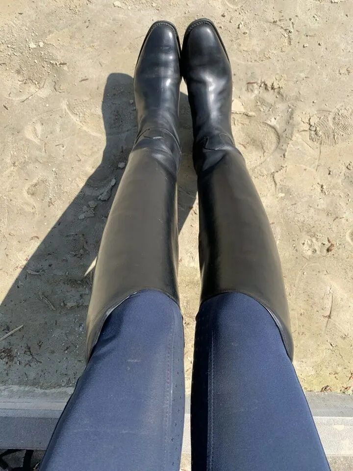 dominatrix boots y algo mas