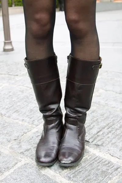 dominatrix boots y algo mas