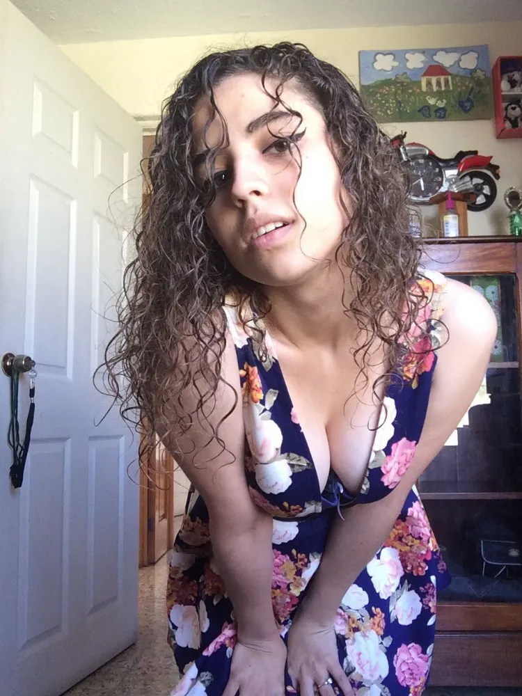 Perrita latina muy rica!