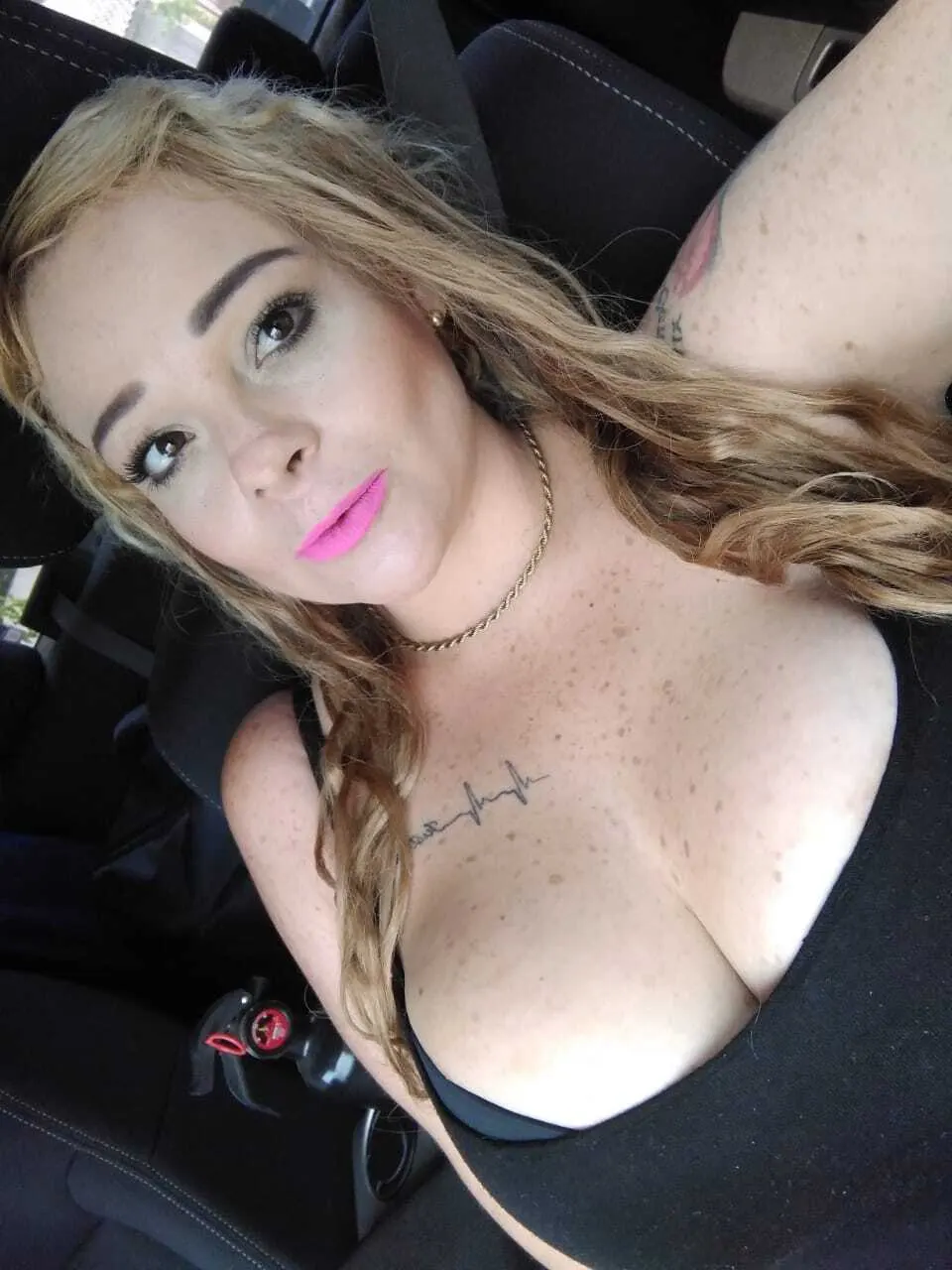 Rubia Tetona y Putita