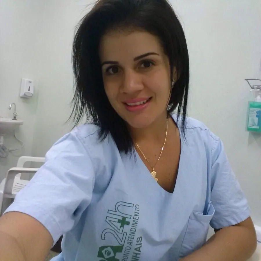 Linda Enfermera Bronceada