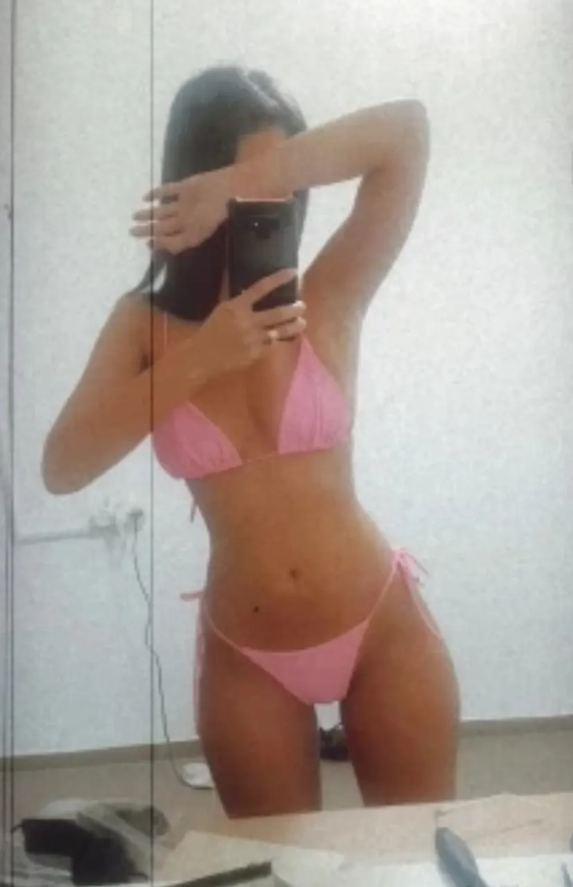 Nenas en traje de baño