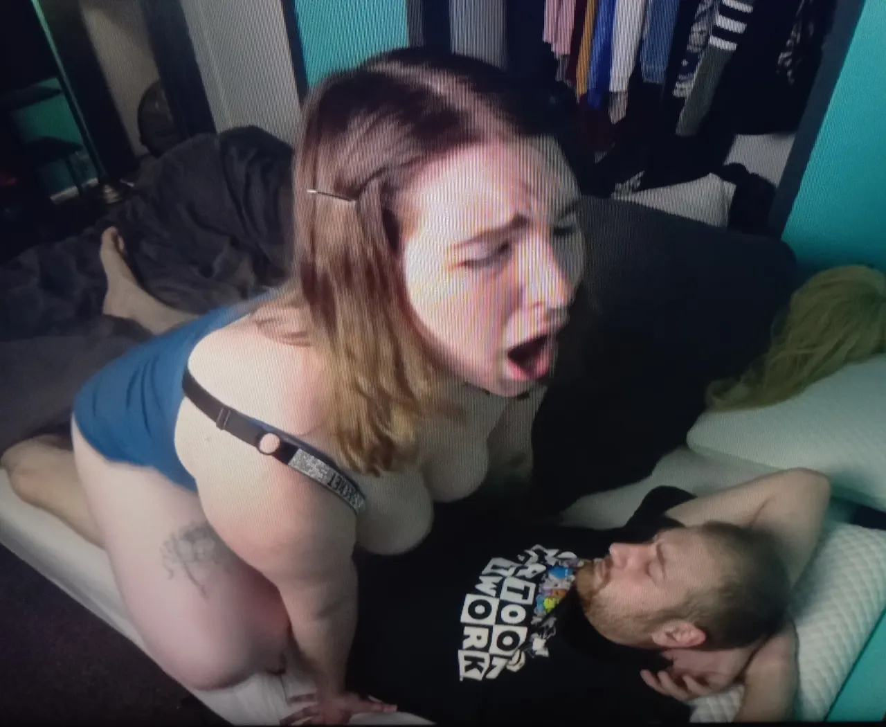Gordita golfa se coje al novio de su amiga