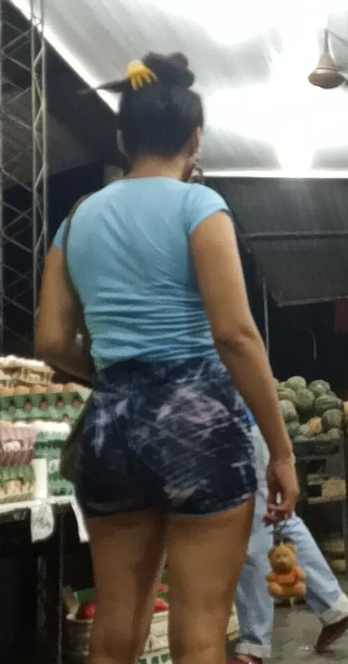 Otra flaca en calza corta